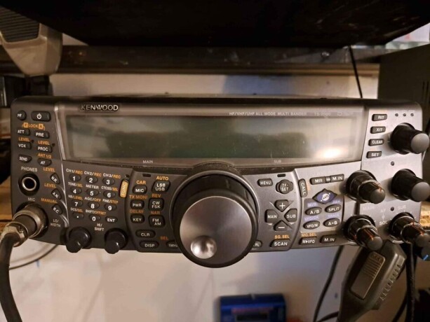 kenwood-ts-2000-big-1