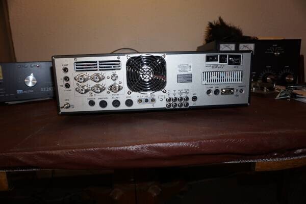 ham-radio-yaesu-ftdx5000-mp-station-monitor-sm-5000-big-1