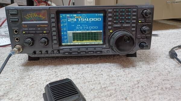 icom-ic-756-pro-hf-100w-amateur-transceiver-big-0