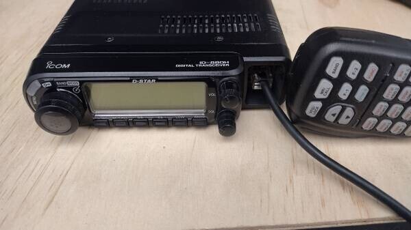 icom-id-880h-digital-mobile-transceiver-d-star-big-0